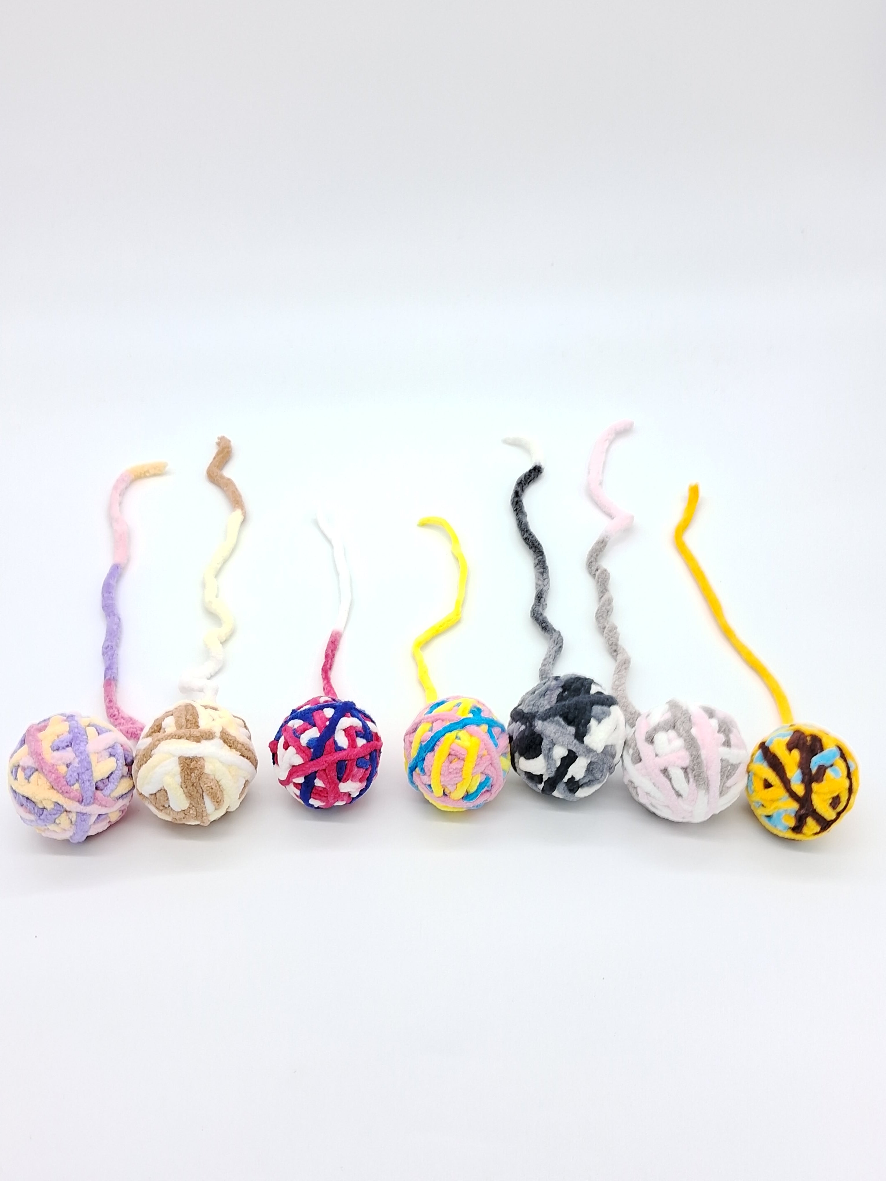 Kitty Cat Yarn Ball (LARGE)-1